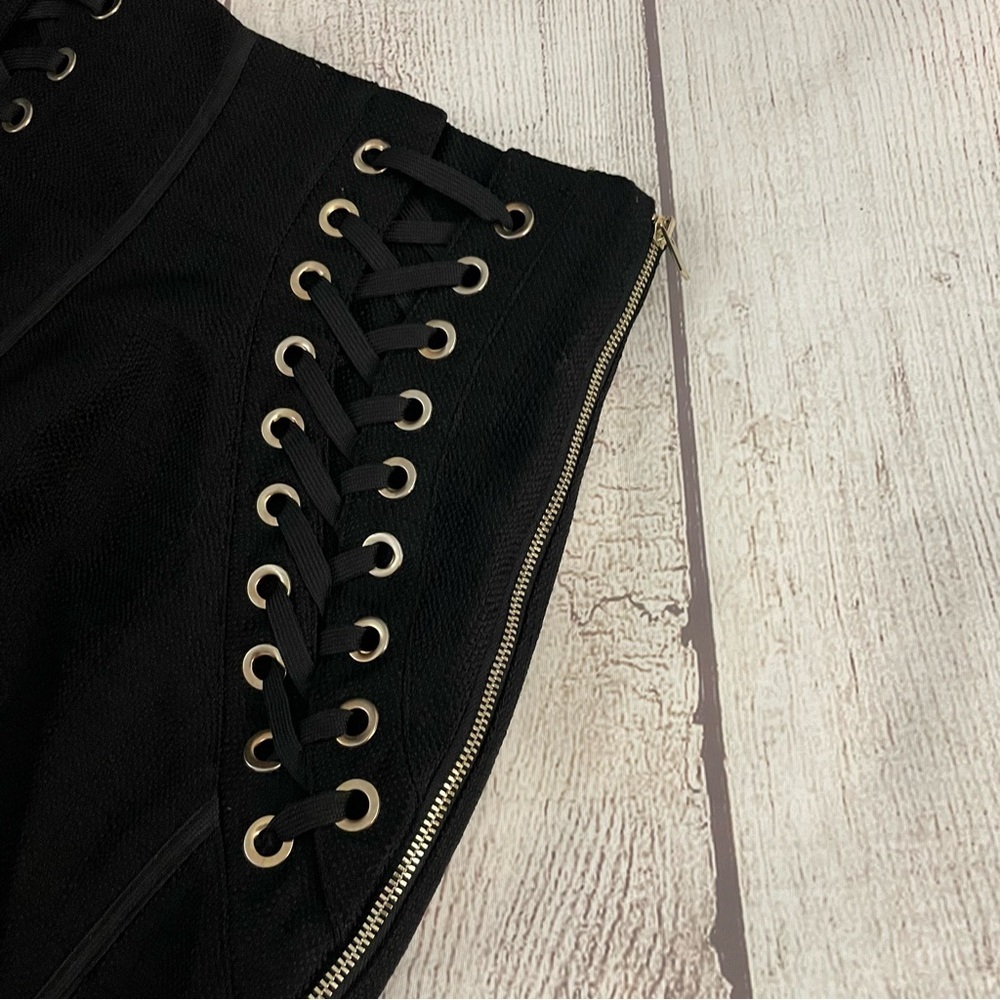 FOREVER UNIQUE Women’s Black & Gold Skirt with Lace Detail Size 4 - Picture 2 of 6